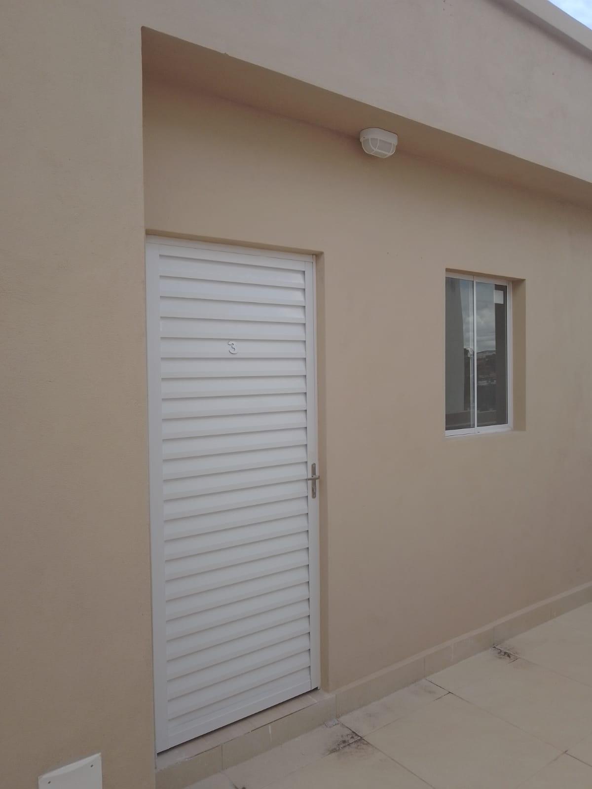 Apartamento situado por trás da Loja 2001